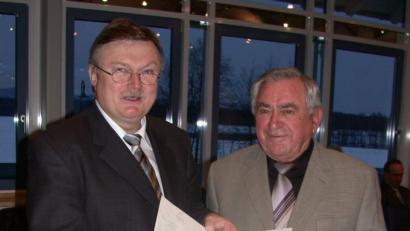 Bild: hai
Die Ehrenbürgerwürde 2005 war die Krönung von Georg Heraths (rechts) gesellschaftlichem und kommunalpolitischem Lebenswerk. Er Ende Dezember im Alter von 93 Jahren gestorben.