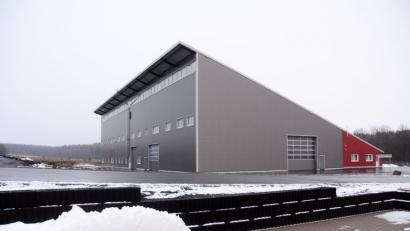 Bild: Gabi Schönberger
Diese Halle im Gewerbegebiet Neuhaus wird ab nächster Woche zum Trainingszentrum für sieben bayerische Hilfsorganisationen umgebaut. Handwerker aus der Region für die vielen Gewerke zu finden, war laut Rotkreuz- Referent Daniel Pröbstl "kein Problem".