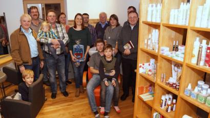 Bild: bkr
Neu eingerichtet ist der Frisörsalon von Theresa Prechtl. Nur Naturprodukte kommen bei ihr auf den Kopf und in das Haar.