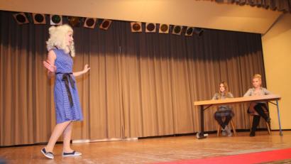 Bild: sne
"Es heißt Stéphanie, nicht Stefanie!" Franziska Uhl klärt Hannah Meißner und Katharina Biersack über die richtige Aussprache ihres Künstlernamens auf.