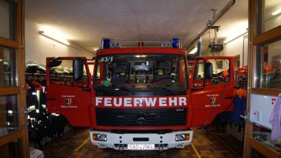 Bild: nib
Die Platzverhältnisse im Stellplatz des Feuerwehrautos sind sehr beengt und entsprechen nicht mehr den Unfallverhütungsvorschriften.