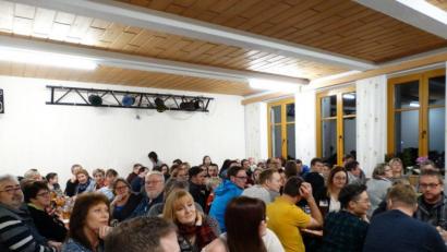 Bild: twg
Der Saal im Haus der Vereine in Trevesen ist voll besetzt.