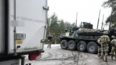 Bild: Petra Hartl
Ein US-Panzer hat am Dienstagvormittag auf der B85 einen Lieferwagen gerammt.