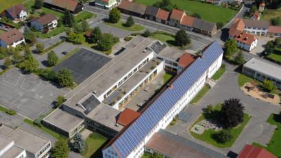Bild: Michael Ascherl [Michael Ascherl] (michael.ascherl@oberpfalzmedien.de, mascherl)
Die Grund- und Mittelschule Windischeschenbach: Sanierung oder abreißen? Der Stadtrat macht sich erste Gedanken.