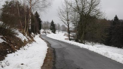 Bild: bey
Die Gemeindeverbindungsstraße Steinbach-Rammelsleuthen soll nach Wunsch eines Anliegers saniert werden.