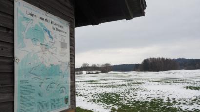 Bild: bl
Schneemangel und ein marodes Spurgerät haben den Ausschlag dafür gegeben, das Spuren der Loipen in der Umgebung von Thanstein endgültig einzustellen. Jetzt müssen die Langläufer selbst eine Bahn ziehen, doch aktuell reicht dafür die Unterlage nicht aus.