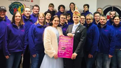 Bild: exb
Der Mitterteicher Gaudiwurm um das Prinzenpaar Lena I. und Timo I. (Mitte) und Vorsitzenden Michael Zintl (Zweiter von rechts) hoffen beim Stadtball am 9. Februar auf viele Besucher.