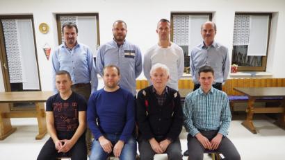 Bild: wmi
Vorsitzender Hans Wiesnet (hinten, von links) zeichnet Manuel Lautner, Florian Ruder, Engelbert Wiesnet sowie Robert Schmid (vorne, von links), Andreas Walberer, Ronald Zaus und Jürgen Lautner für ihre Treue zum FC Vorbach aus. Viele der Geehrten spielen seit ihrer Kindheit im Verein.