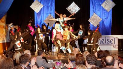 Bild: bkr
Das Unisex-Ballett Helenesia Mehlmeisel mit dem Programmteil „Stiere“.