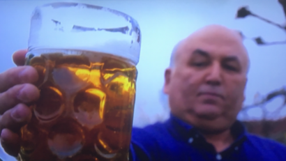 Bild: ws
Über 45 Minuten hat Albert Schmidt den Masskrug gestemmt, was ihm 1997 einen Eintrag im "Guinnessbuch der Rekorde" einbracht. Jetzt wird über den Tirschenreuther in der BR-Sendung "Heimat der Rekorde" berichtet.