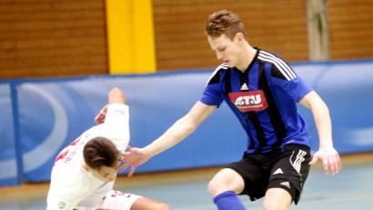 Bild: A. Schwarzmeier
Die SpVgg-SV-Junioren (rechts Noah Scheler) erwischten mit dem 1:0 gegen den FC Augsburg einen gelungen Turnierauftakt. Am Ende belegten die Weidener bei der Bayerischen Futsal-Meisterschaft einen hervorrragenden dritten Platz.