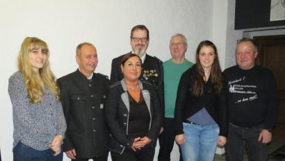 Bild: adj
Der neugewählte Vorstand. Von links: Julia Müller, Jürgen Merkl, Corinna Merkl, Christian Behr, der ausscheidende Sportleiter Gerhard Frischholz, Maria Neubauer und Reinhold Stich.
