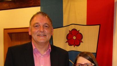 Bild: sck
Stellvertretender Bürgermeister Klaus Hafner mit der neuen Umsetzungsmanagerin der Frankenpfalz, Verena Frauenknecht, bei ihrem Antrittsbesuch in Königstein.