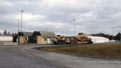 Bild: mor
Ein Unfall mit tödlichem Ausgang ereignete sind auf dem „Washrack“ der Tower Barracks wo derzeit Fahrzeuge der rotierenden Kräfte gereinigt werden.
