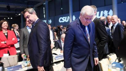 Bild: Tobias Hase/dpa
Markus Söder und der bisherige CSU-Vorsitzende Horst Seehofer (rechts).