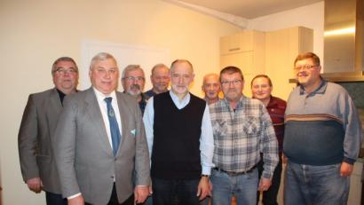 Bild: ffl
Der neue Vorstand (von links) mit Bürgermeister Sepp Reindl, Bernhard Wagner, Peter Friedl, Josef Wagner, Johann Pilarski, Josef Zeiler, Gerhard Forster, Johann Braun und Manfred Kick.