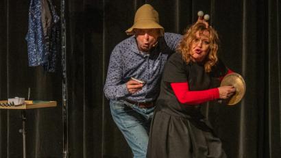 Bild: chl
Die beiden Vollblutkabarettisten begeistern das Amberger Publikum sowohl mit ihren Sketchen, aber auch mit den musikalischen Einlagen