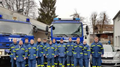 Bild: exb/THW Weiden
Ein Teil der ehrenamtlichen THW-Mannschaft aus Weiden vor dem Abrücken in das Einsatzgebiet in Berchtesgaden.