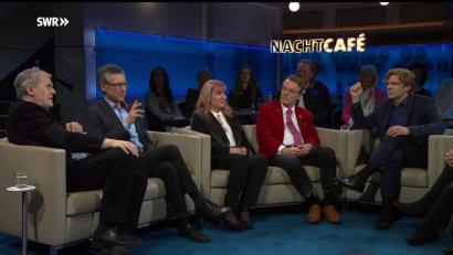 Bild: roa
Der Amberger Ex-Pfarrer Stefan Hirblinger (Zweiter von links) erzählt im SWR-Nachtcafé von seinem Alltag als Familienvater. 	Screenshot: roa