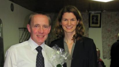 Bild: sei
Tanja Schweiger (rechts) ist wie Bürgermeisterkandidat Friedrich Janner (links) der Meinung dass absolute Mehrheiten nicht gut sind, weil die Grermiumsmitglieder dann nicht zu konstruktiver Zusammenarbeit gezwungen sind.