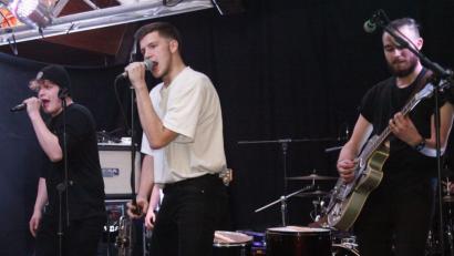 Bild: Hirsch
Die Nabburger Rockgruppe "The Nasty Royals" mit Bandleader Leon Wittenzellner (Mitte) startete in Stulln ihre Deutschlandtournee.