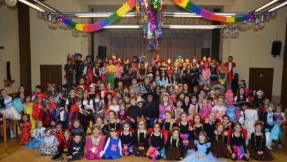 Bild: jr
Tolle Stimmung herrscht bei der Kinderparty am Sonntagnachmittag im Josefsheim. Die Buben und Mädchen ließen es gehörig krachen und genossen die drei Stunden ganz ohne Eltern.