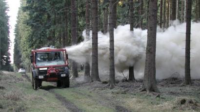 Bild: Düka Barbing
Eine Möglichkeit, Kalk im Wald auszubringen, ist die sogenannte Verblasung. Voraussetzung für diese Methode ist ein entsprechendes Wegenetz im Forst oder das Vorhandensein von Rückegassen..