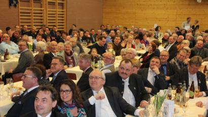 Bild: kro
Zahlreiche Gäste sind zum Neujahrsempfang in die Turnhalle gekommen.