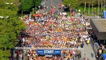 Bild: Karin Wilck
Jedes Jahr ein bisschen größer. 2013 startete der Nofi-Lauf direkt vor dem Verlagshaus.