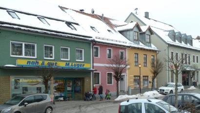 Bild: Portner
Wenn der "Luger-Markt" am 9. Februar schließt, dann verliert die Hauptstraße in Schönsee einen Anziehungspunkt. Die Bürger setzen sich mit Unterschriftslisten für den Erhalt des Nahversorgers ein.