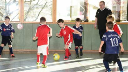 Bild: bey
Bei nur drei Feldspielern war bei langen Bällen eine große Lauffreudigkeit gefordert