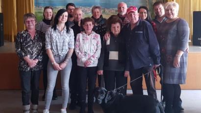 Bild: rdh
Im Kreise ihrer Familie feierte Agnes Schicker (Achte von links) ihren 85.Geburtstag.