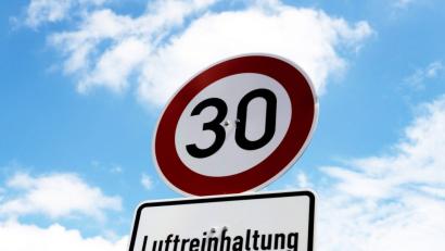 Bild: Paul Zinken
Tempo 30 führt aus Sicht des ADAC weder zur Reduzierung der Stickoxid- noch der CO2-Emissionen.