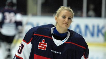 Bild: gb
Lena-Maria Völkl im Verletzungspech: Die Torfrau der U20-Junioren des 1. EV Weiden fällt auf unbestimmt Zeit aus.