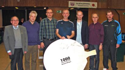 Bild: wdb
Richard Klinger (Mitte) hat 1000 Spiele geschafft. Es gratulieren (von links): Heinrich Schnorrer, Günter Bauer, Hans Fleischmann, Konrad Kiener, Josef Knorr und Dieter Buchner