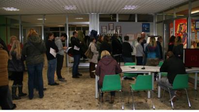 Bild: wro
Das Rote Kreuz hat zum Blutspenden in die Mittelschule Wiesau aufgerufen. Der Andrang ist sehr groß.