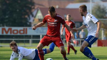 Bild: ham
Sebastian Sebald (rechts) und die Pfreimder wollen in der Rest-Rückrunde so manchen Gegner in die Knie zwingen. Seit Samstag läuft beim Landesliga-Vorletzten die Vorbereitung.