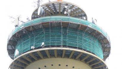 Bild: Schönberger
Der Fernsehturm am Fischerberg bei Weiden wird saniert.