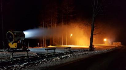 Bild: Markus Kraus
Die Schneekanonen auf dem Rotbühl laufen gerade zur Hochform auf.