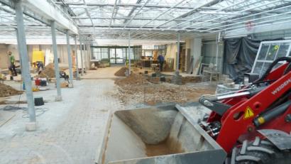 Bild: Portner
Im früheren Eingangs-und Kassenbereich sind derzeit noch Bagger und Bauarbeiter beschäftigt.