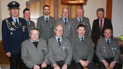 Bild: lk
Im Bild die Gewählten mit Kreisvorsitzenden und Bürgermeister (vorne von links):	Beisitzer Werner Buchholz, Josef Maier und Erich Fennerl und Kassier Josef Albrecht sowie (hinten von links) Kreisvorsitzenden Anton Hauptmann, Schriftführer Wolfgang Mark, Beisitzer Joachim Walter, 1. Vorsitzender Anton Walter, 2. Vorsitzender Klaus Walter und 1. Bürgermeister Lothar Müller.