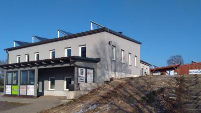 Bild: tra
An die Westseite des Sportheims soll ein Treppenhaus vom Untergeschoss zum Gymnastikraum angebaut werden.