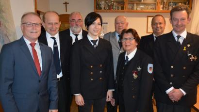 Bild: jr
Neuwahlen standen bei der Soldaten- und Reservistenkameradschaft Konnersreuth an. Im Bild (von links) Bürgermeister Max Bindl, Thomas Eckert, Vorsitzender Werner Hoschopf, Daniela Stark, stellvertretender Kreisvorsitzender Josef Meisl, Gabi Hoschopf, Reinhard Rosner und Andreas Eckert.