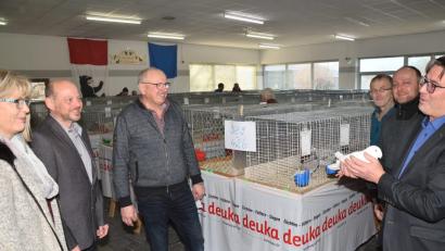 Bild: fjo
Ein baldiges Wiedersehen versprach Bundesvorsitzende Luzia Mouris (links) den Gastgebern (von rechts) Rainer Gäbl, Siegfried Rupp, Josef Pohl, Ewald Zetzl und Johannes Zeug.