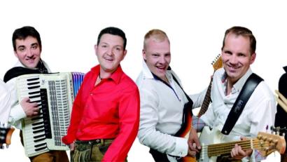 Bild: njn
Die Zeit der "Partyfüchse" mit den Musikern (von links) Robert Faltenbacher, Robert Merkl, Jürgen Kühlein, Dominik Schomburg, Stefan Faltenbacher und Sebastian Wismann geht nach 20 Jahren zu Ende. Doch einige von ihnen haben sich in der neuen Band XZeit zusammengefunden.