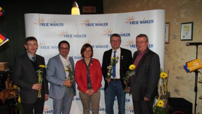 Bild: exb
Freie Wähler nicht ganz unter sich (von links): Kreisvorsitzender Albert Geitner, Landtagsabgeordneter Tobias Gotthardt, Ortsvorsitzende Doris Lehnerer, stellvertretender Landesvorsitzender Hans Martin Grötsch und der politisch in der CSU verortete Bürgermeister Hans Koch.