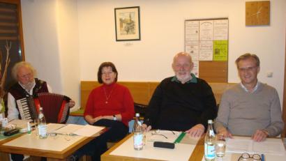 Bild: wmr
Walter Pilsak, Hildegard Lauth, Hans Günther Lauth und Berthold Kellner (von links) brachten den Besuchern das Werk Karl Valentins näher.