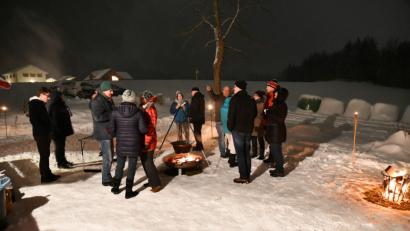Bild: twg
Gemütlich standen die Wanderer noch lange an den Feuerkörben zusammen.