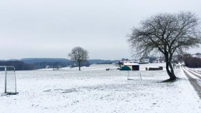 Bild: ü
Eine Halle zur Unterbringung von Vereinsgeräten und -utensilien: Das ist der Wunsch der Feuerwehr Thurndorf. Als möglichen Standort hat der Verein das Flurstück mit der Bezeichnung „Tiergarten“ beim Sportgelände ins Auge gefasst. Jetzt sollen Verhandlungen mit Grundstückseigentümer und -pächter geführt werden.