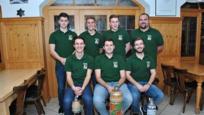 Bild: gth
Die neue Vorstandschaft des Burschenvereins 07 Raigering (von links): Simon Albrecht, Oliver Zweck, Jonas Pongratz (sitzend), Andre Teichmann, Romario Pirzer, Markus Paul, Marco Franz (stehen).